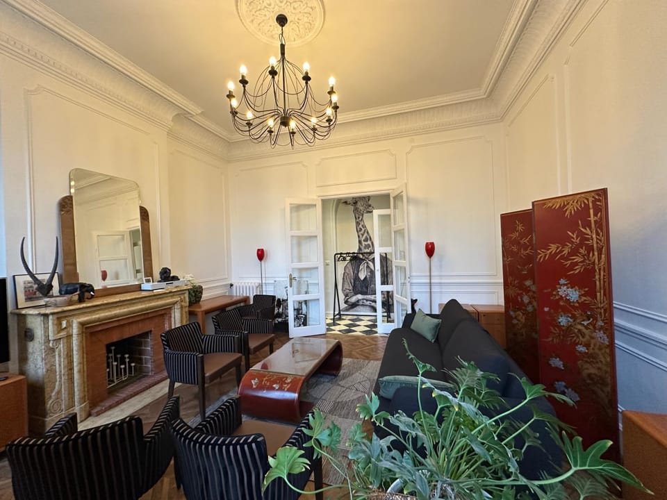 Living room, Seating area
