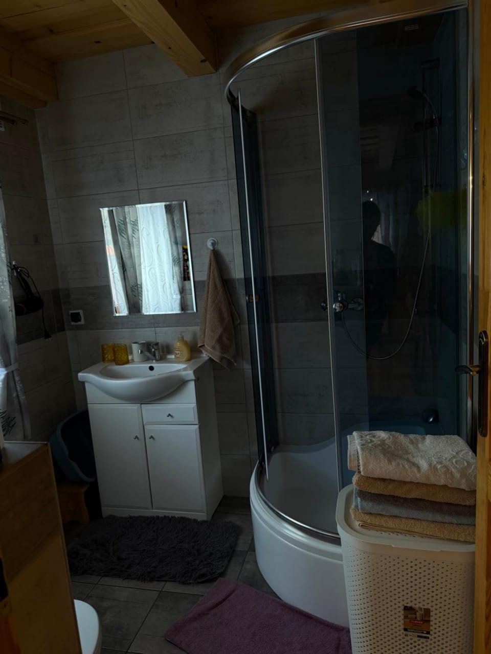 Shower, towels