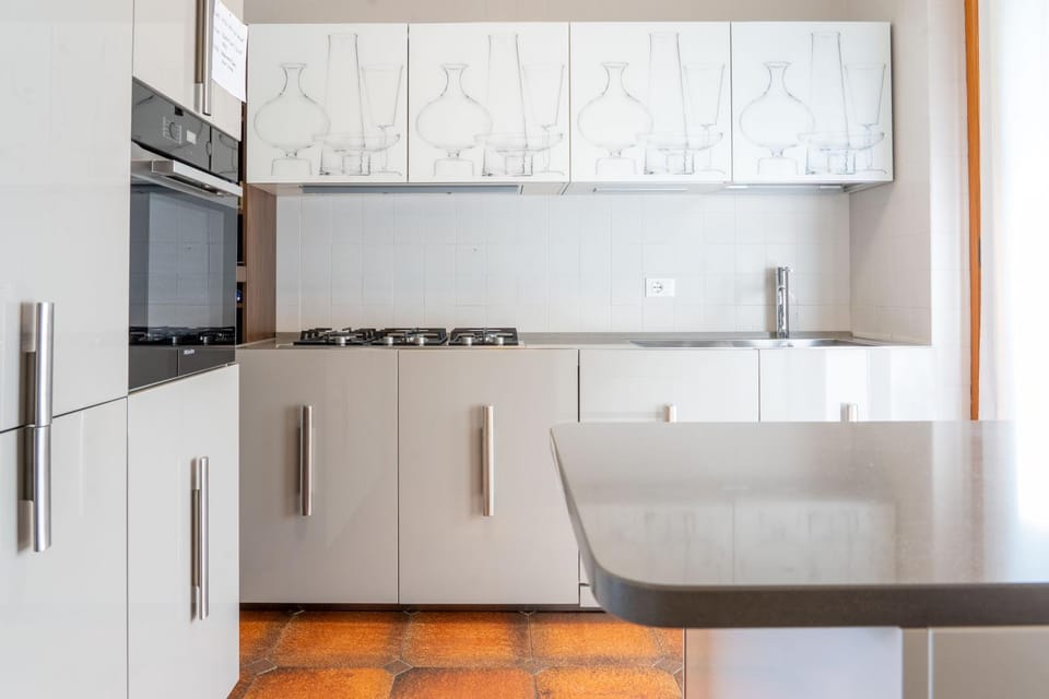 Kitchen or kitchenette, Dining area, dishwasher, oven, pet friendly, stove