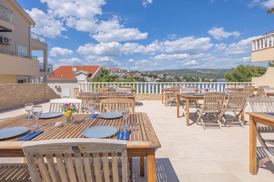 Balcony/Terrace, Seating area, City view, Sea view, Dinner