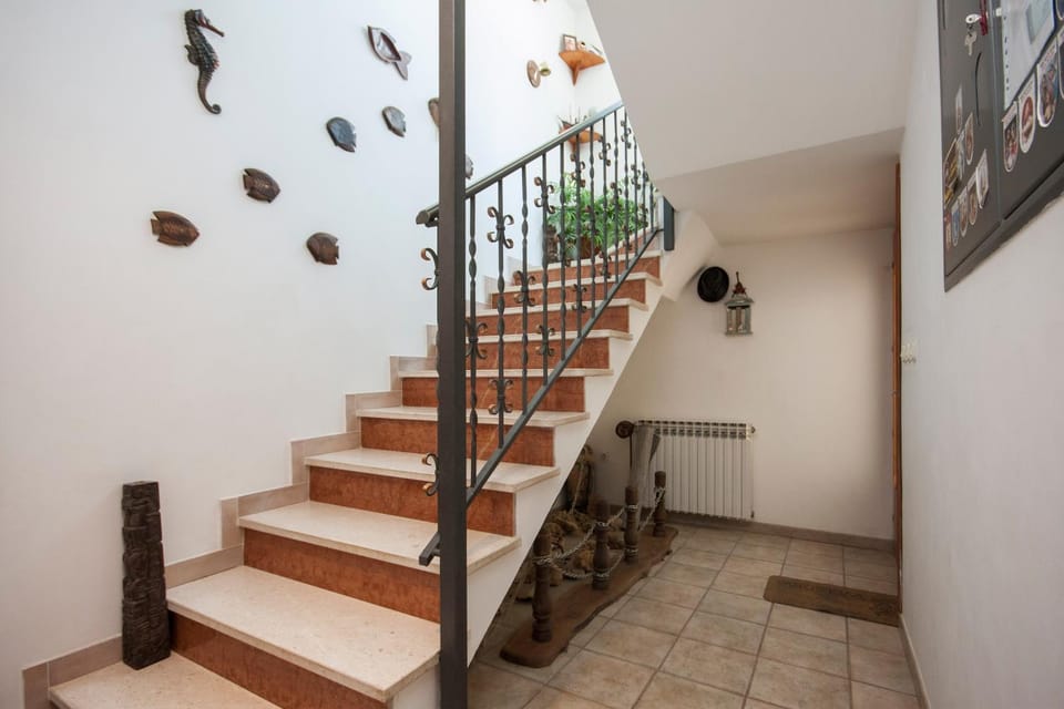 Location, children, Family