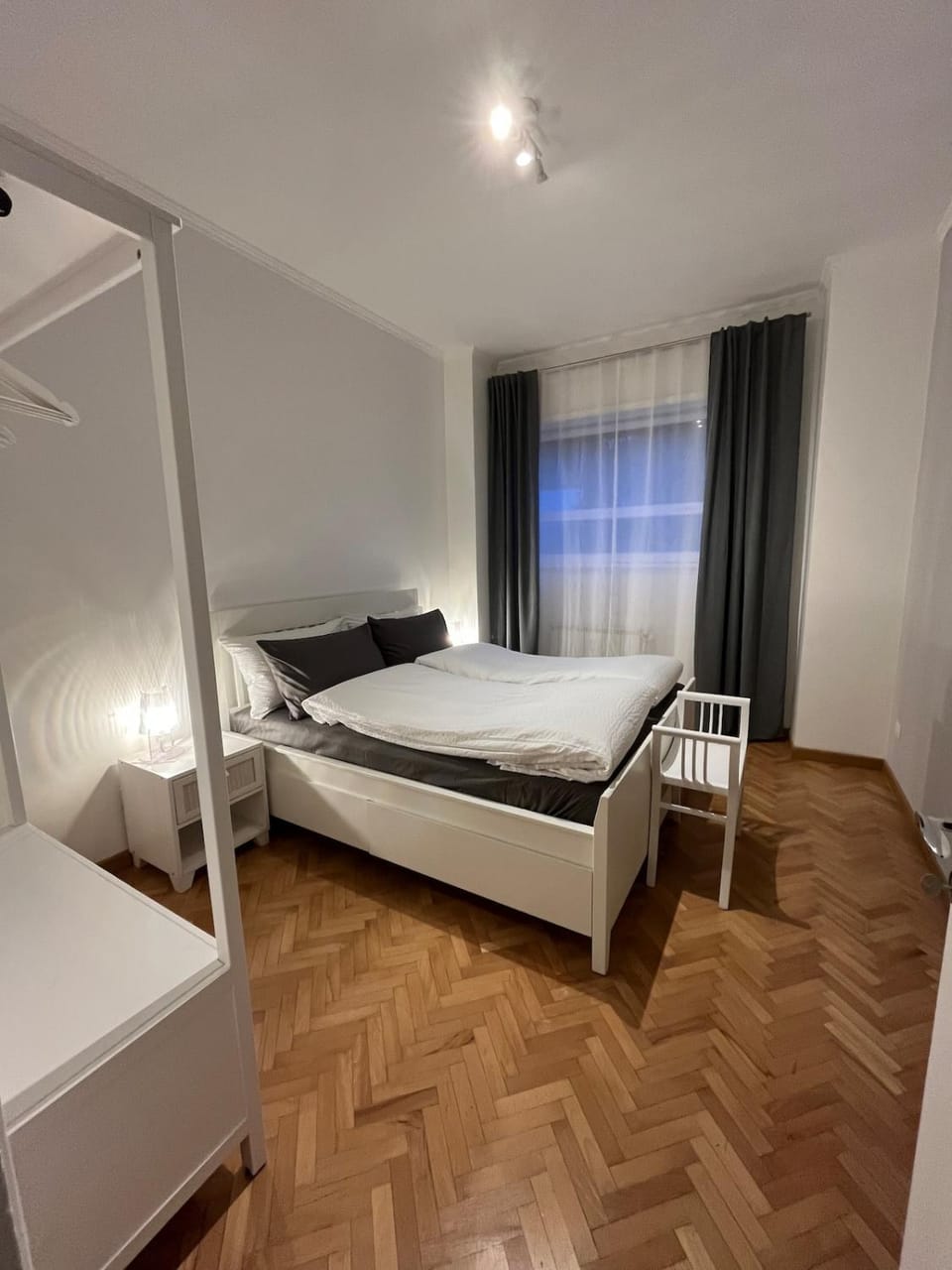 Photo of the whole room, Bedroom
