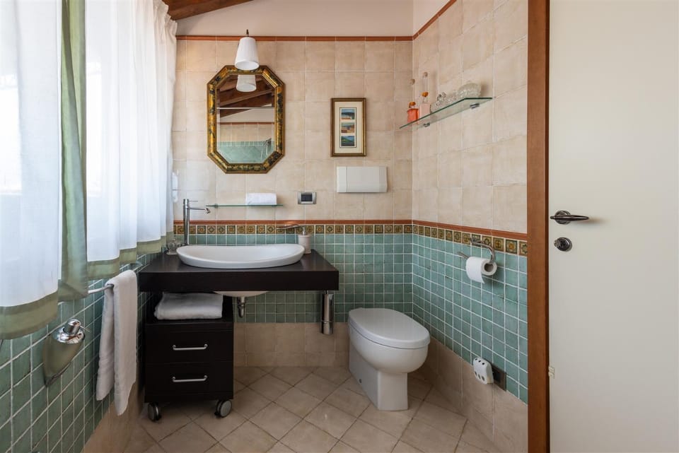 Toilet, Bathroom, Bath