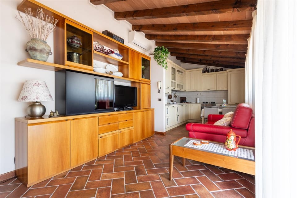 TV and multimedia, Kitchen or kitchenette, Living room