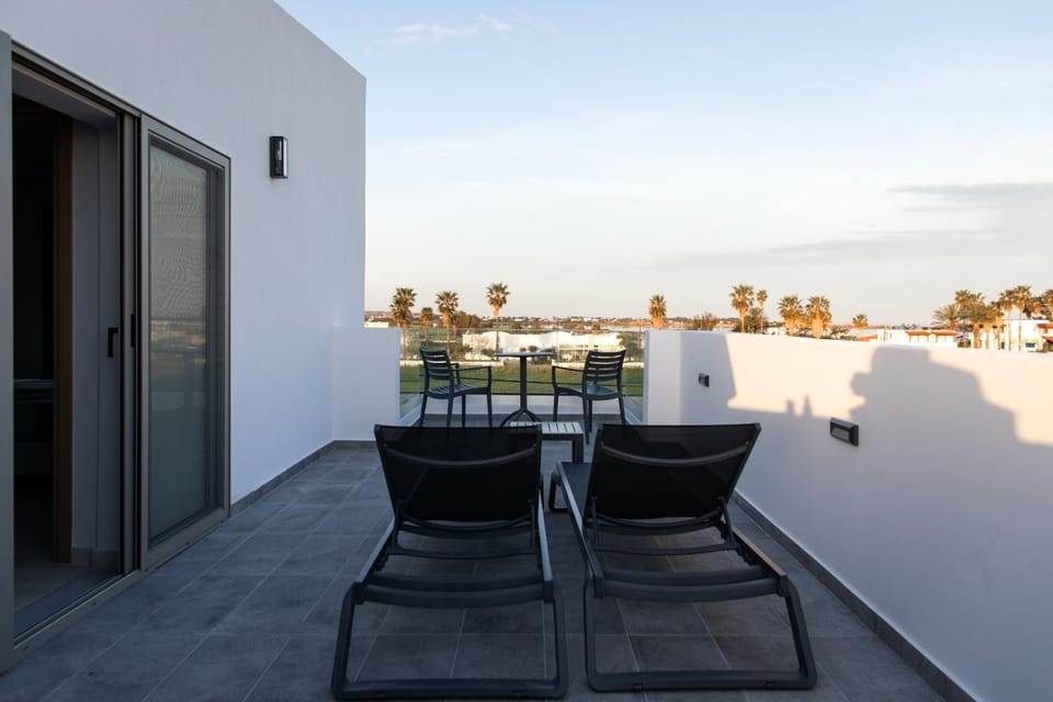 Natural landscape, View (from property/room), Balcony/Terrace, sunbed