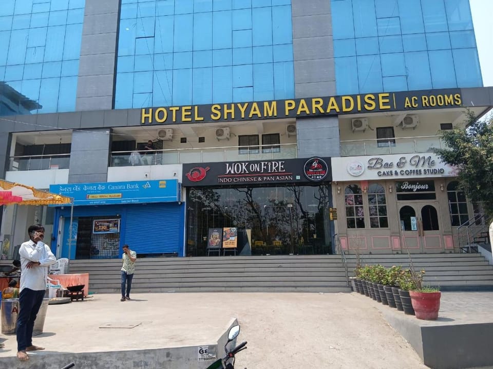 Facade/entrance