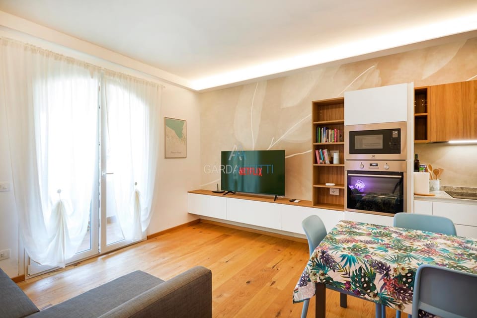 TV and multimedia, Kitchen or kitchenette, Living room, Dining area