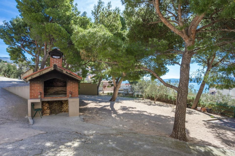 Location, children, Family