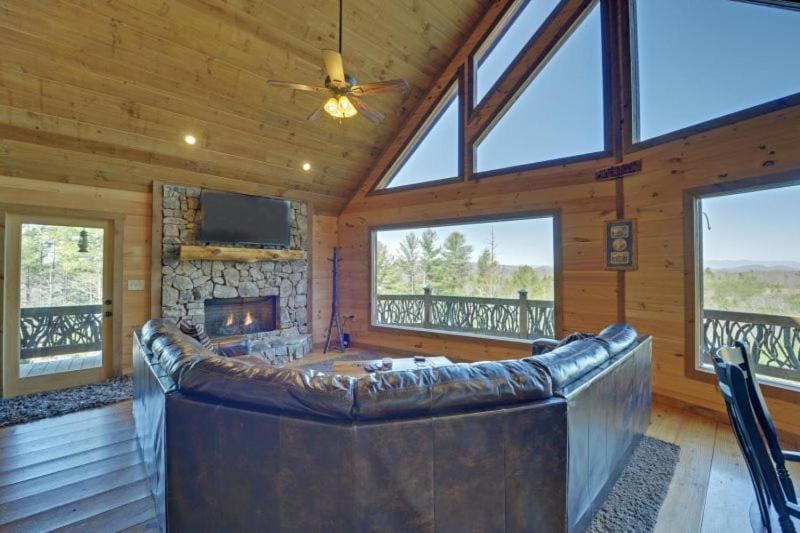 Majestic View House in Union County