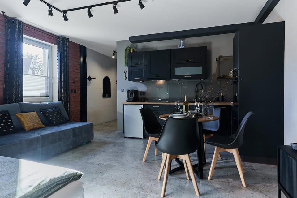 Kitchen or kitchenette, Seating area, Dining area, stove