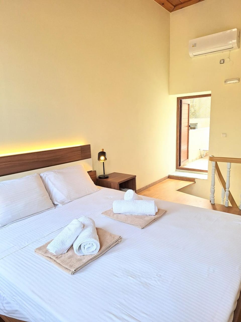 Bed, Bedroom, air conditioner