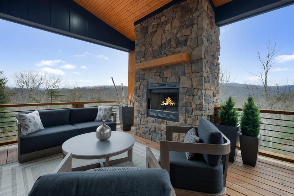 Blue Fox Lodge House in Blue Ridge