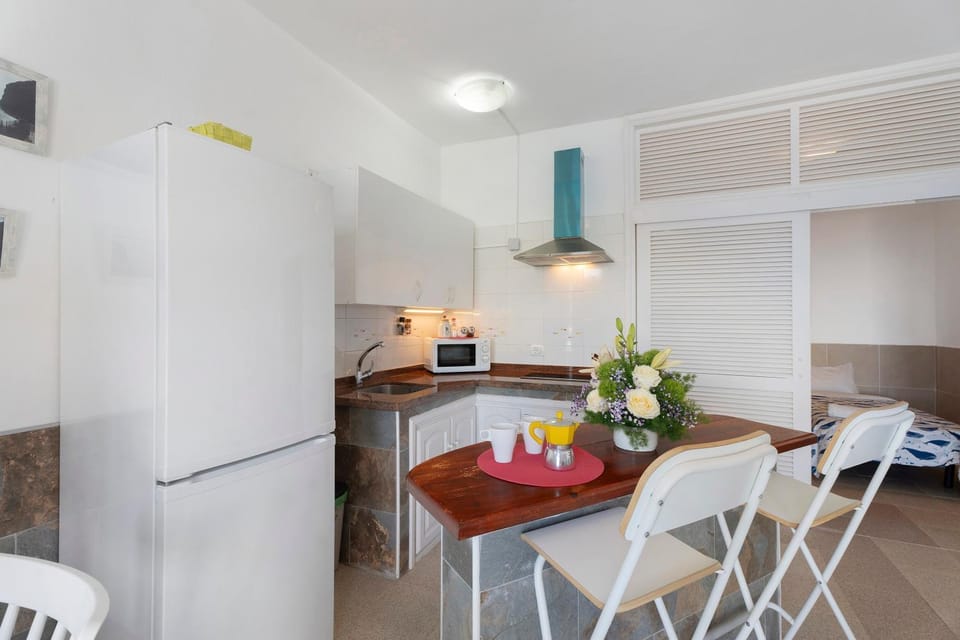 Property building, Kitchen or kitchenette, Living room