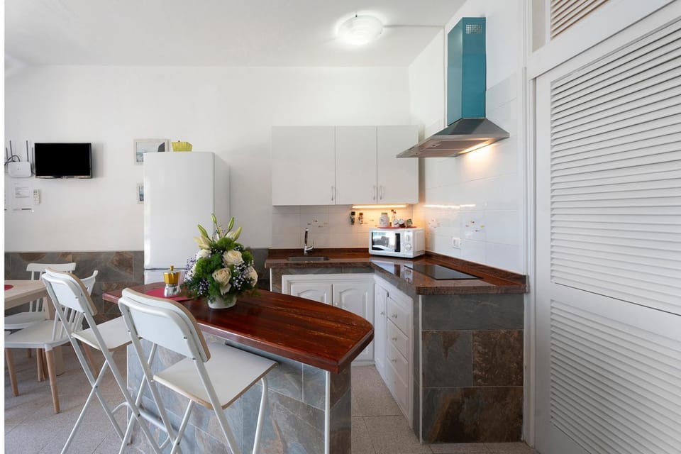 Property building, Kitchen or kitchenette, Living room