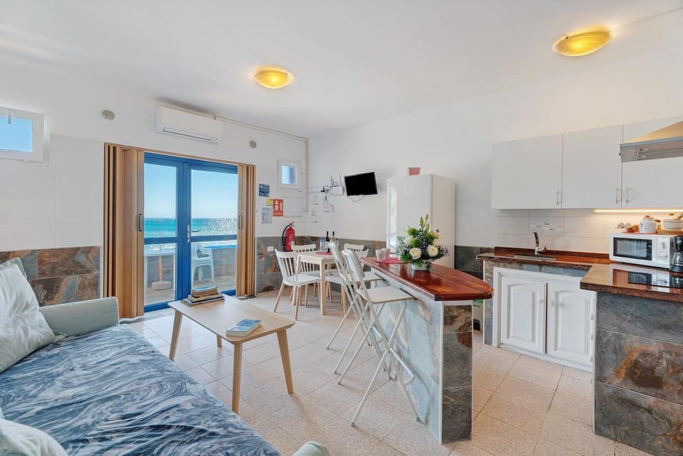 Property building, Kitchen or kitchenette, Living room