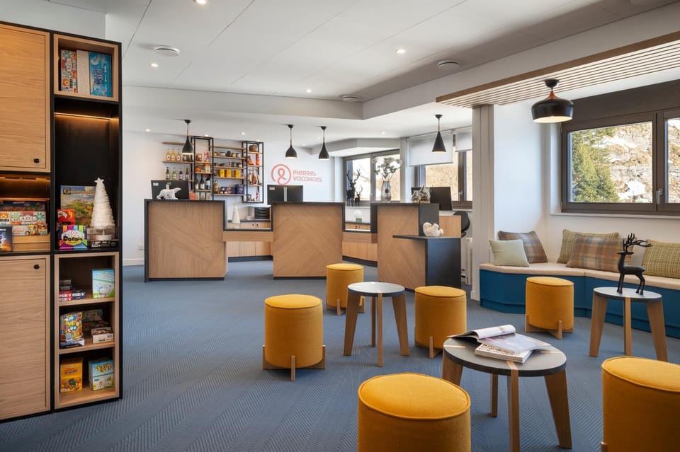 Restaurant/places to eat, Coffee/tea facilities, Kitchen or kitchenette, Lounge or bar, Food and drinks, Banquet/Function facilities, Seating area, Food