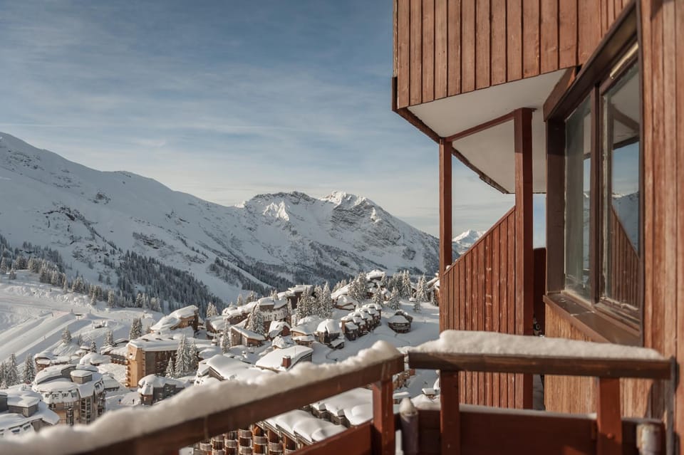 Property building, Nearby landmark, Day, Natural landscape, Winter, Skiing, View (from property/room), Balcony/Terrace, Mountain view