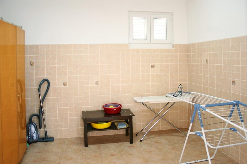 Location, children, Family