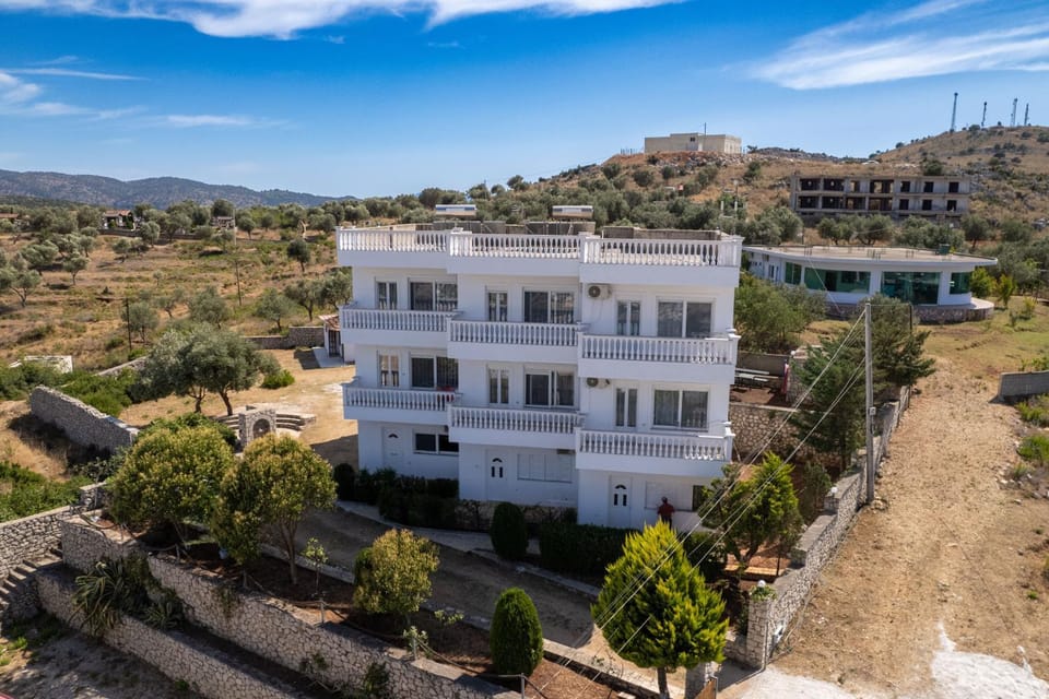 Property building, Balcony/Terrace, Lobby or reception