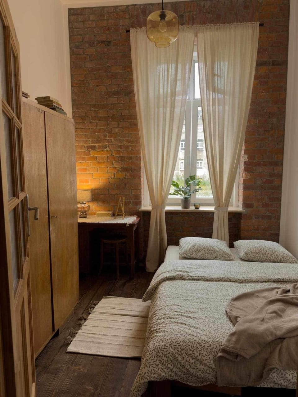 Bed, Library, Photo of the whole room, Bedroom, towels, wardrobe