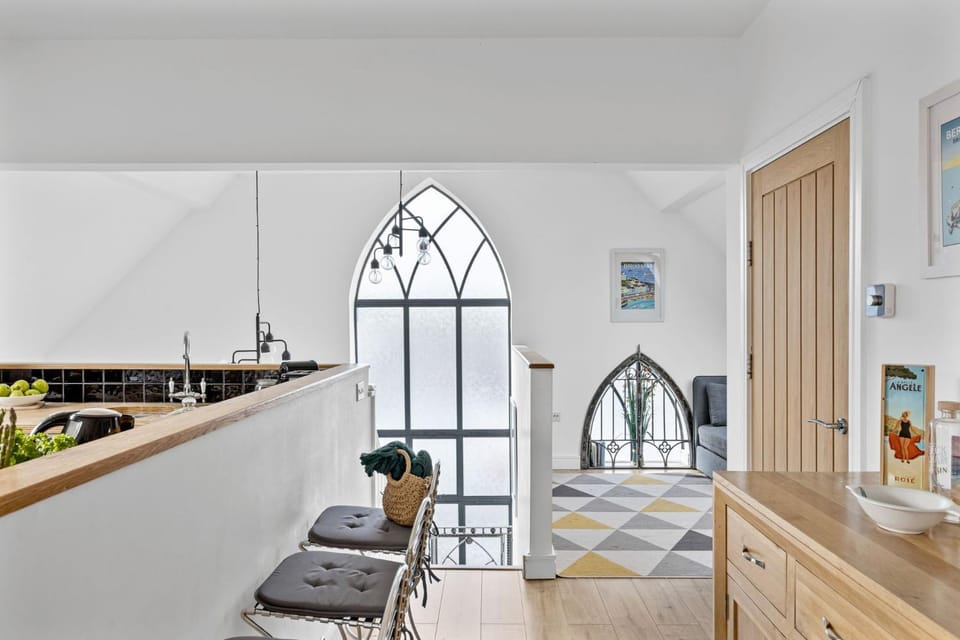 Kitchen or kitchenette, Seating area