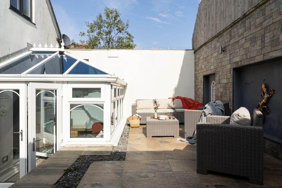 Patio, Day, Seating area