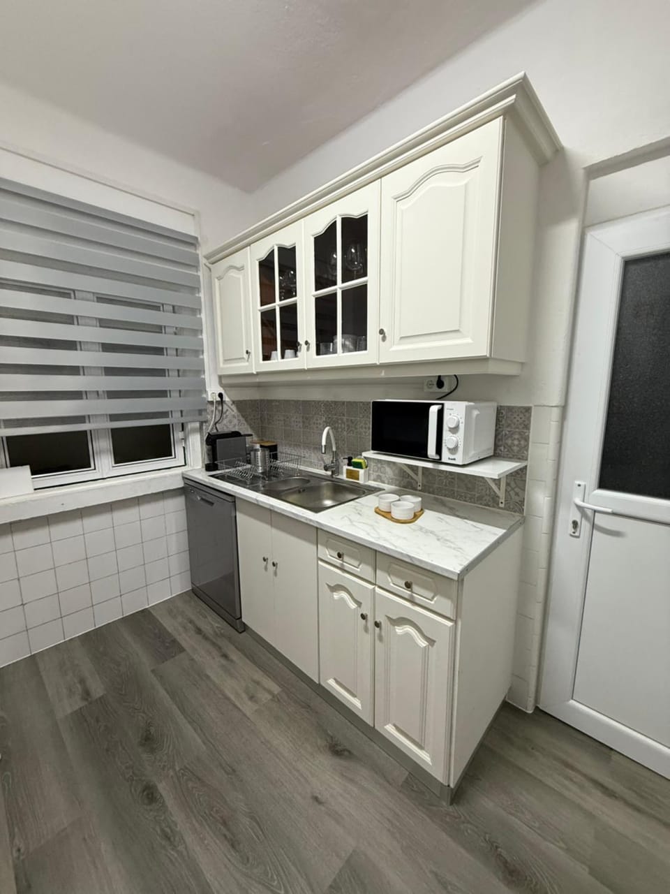 Kitchen or kitchenette, dishwasher