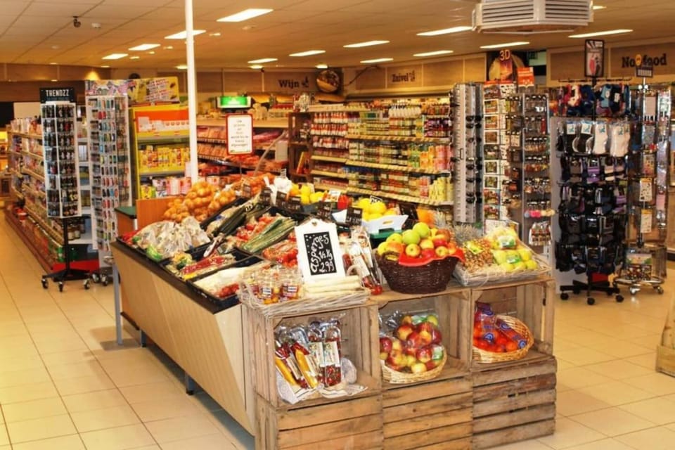 Supermarket/grocery shop