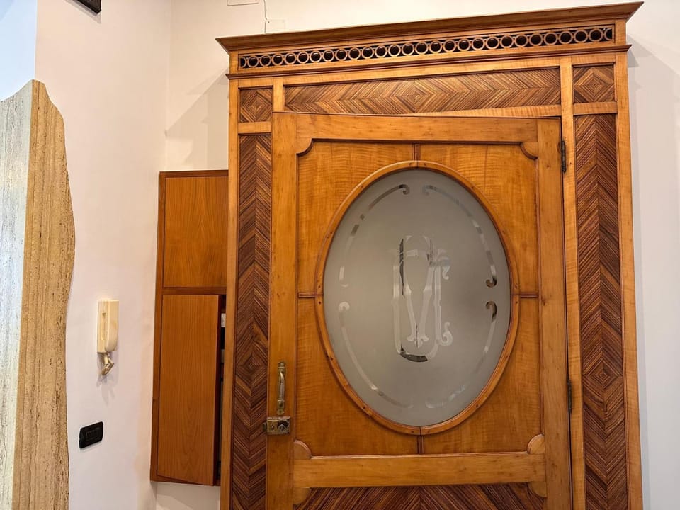 Facade/entrance, Decorative detail, wardrobe
