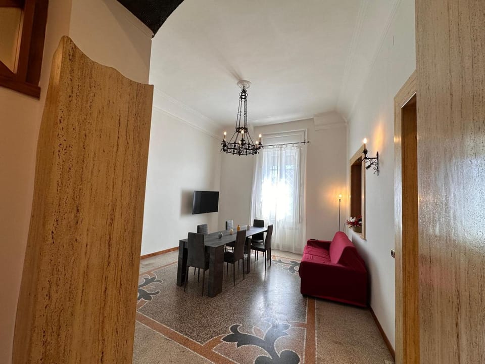 Bed, TV and multimedia, Living room, Seating area