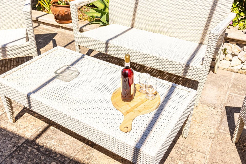 Day, Balcony/Terrace, Food and drinks, Dining area, Food, Drinks, Alcoholic drinks