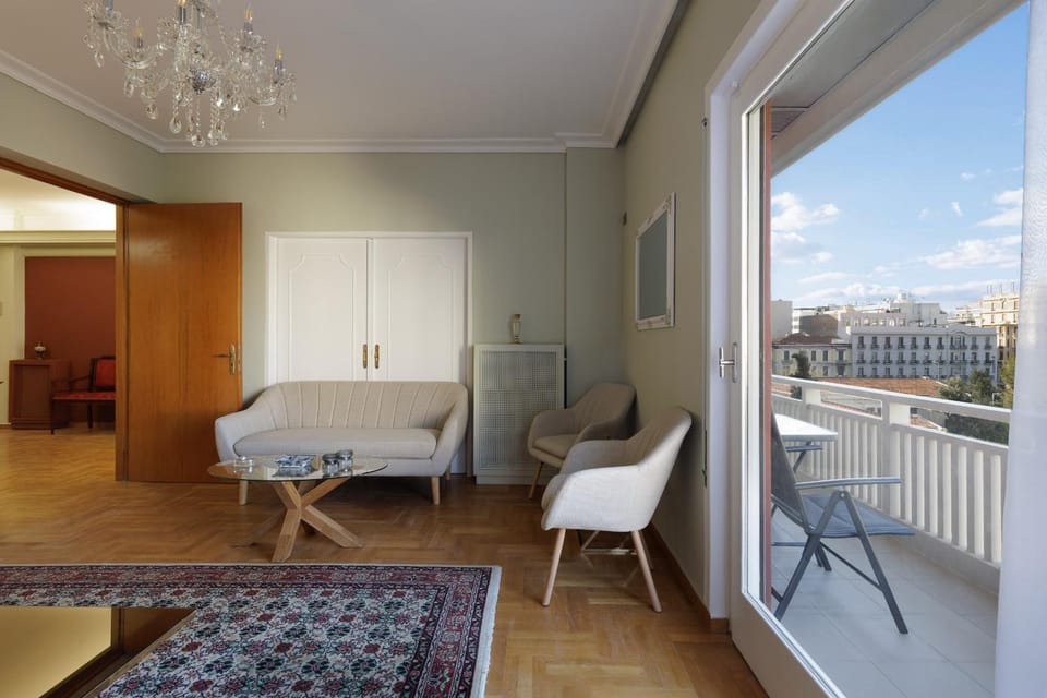 View (from property/room), Balcony/Terrace, Living room