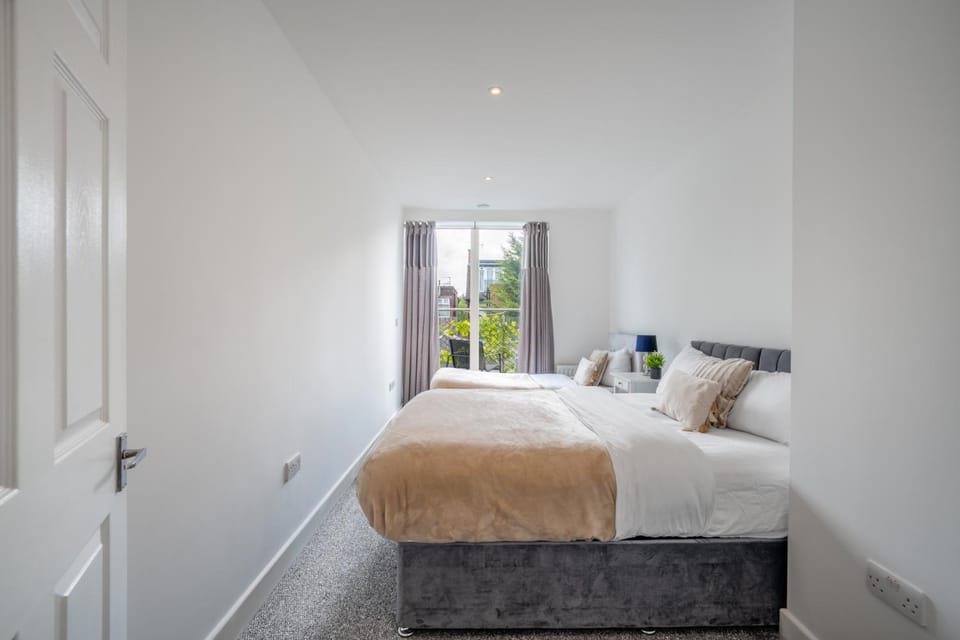 Free parking, centre of Edgware Apartment in Edgware