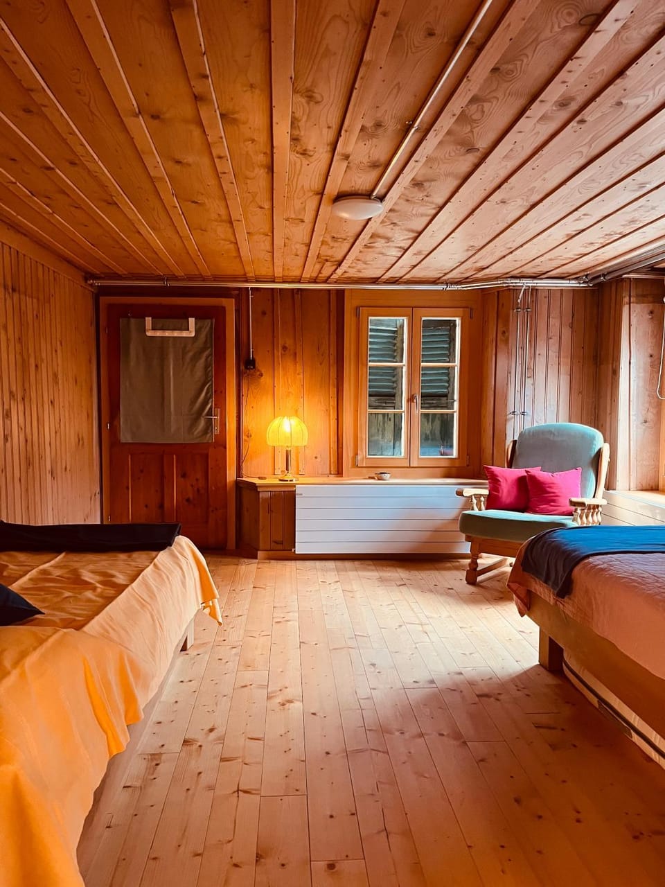 Bed, Photo of the whole room, Seating area, Bedroom