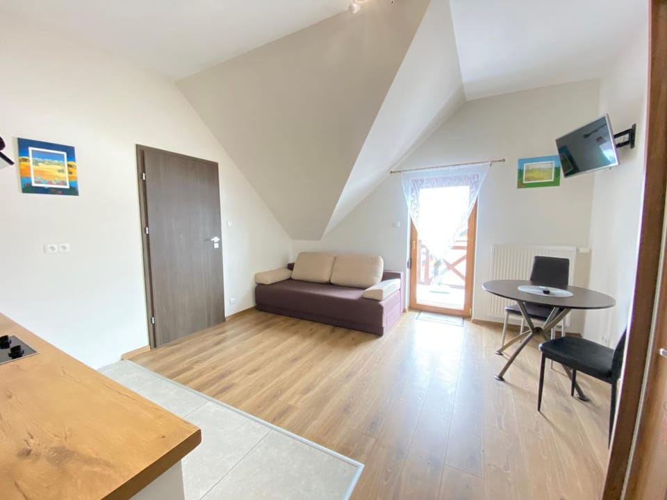 Communal lounge/ TV room, TV and multimedia, Living room, Seating area, Dining area