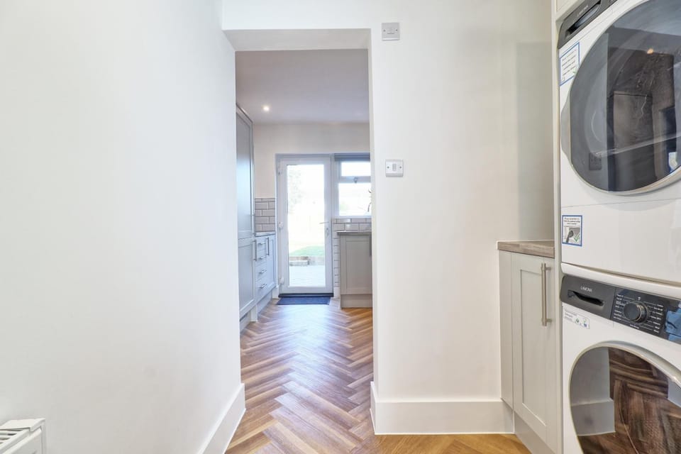 3 Bed, Sleeps 6, Wifi, Free Parking House in Chelmsford