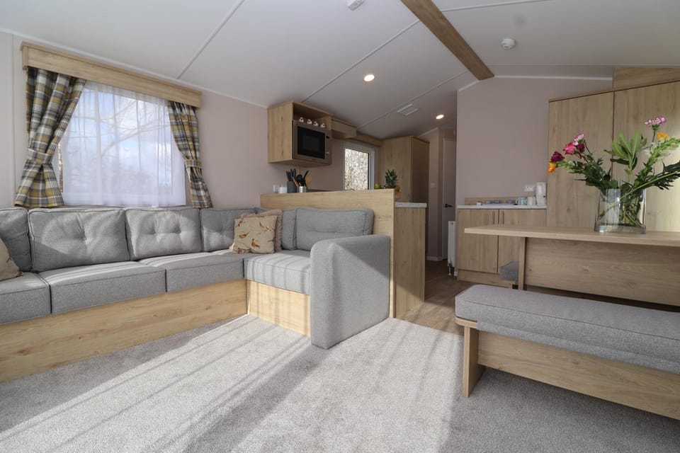 The Roost - Family Friendly caravan near Glastonbury & Street Chalet in Sedgemoor