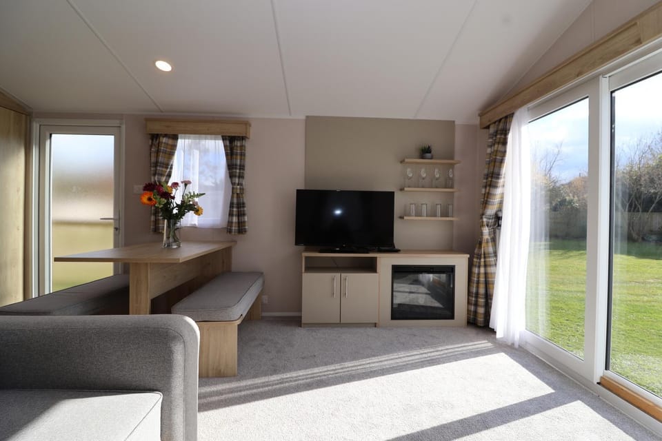 The Roost - Family Friendly caravan near Glastonbury & Street Chalet in Sedgemoor