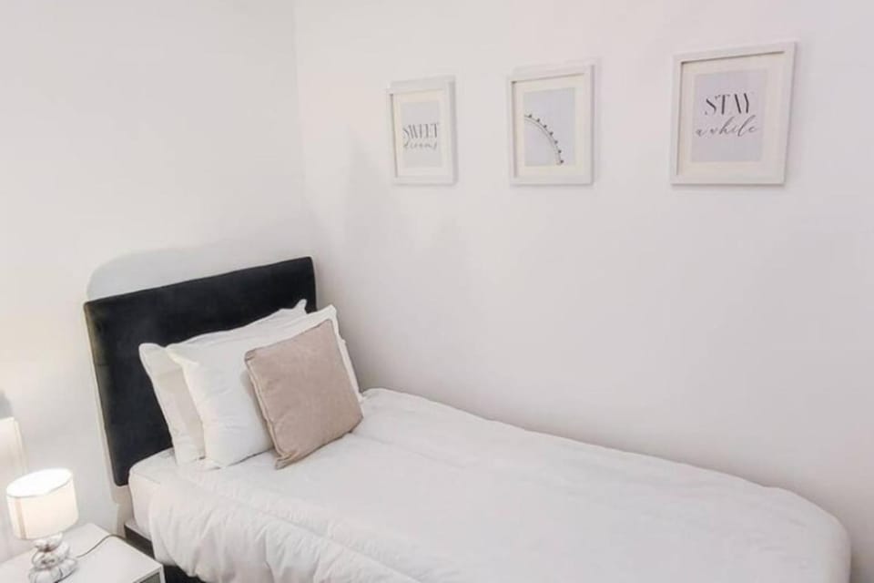 Spacious 2-bedroom in Canary Wharf Apartment in London