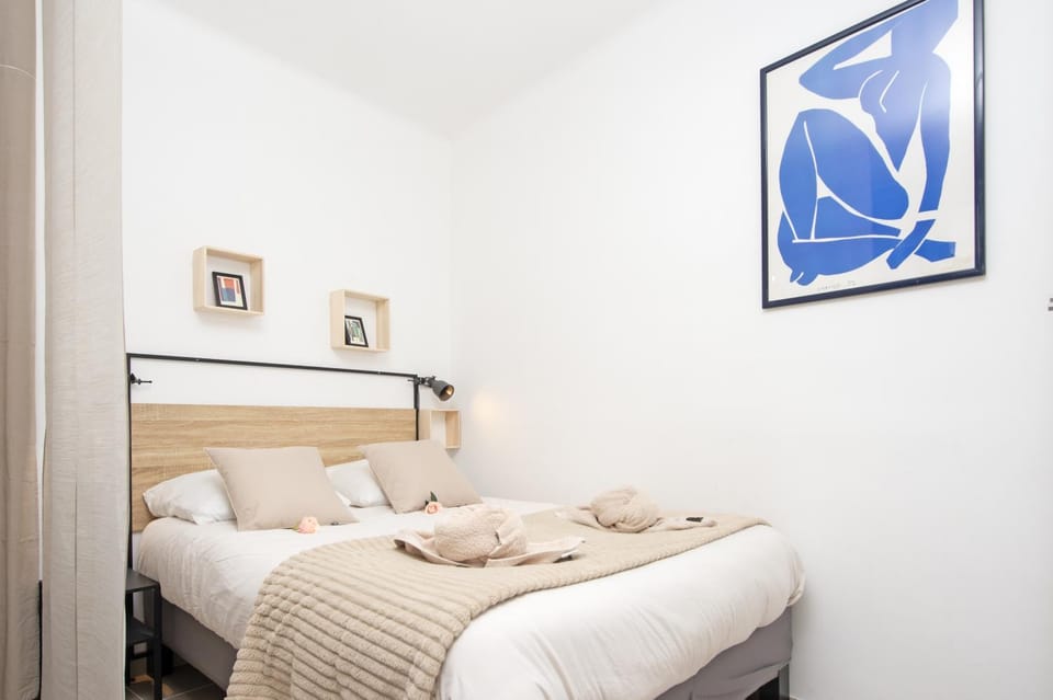 Bed, Photo of the whole room, Bedroom