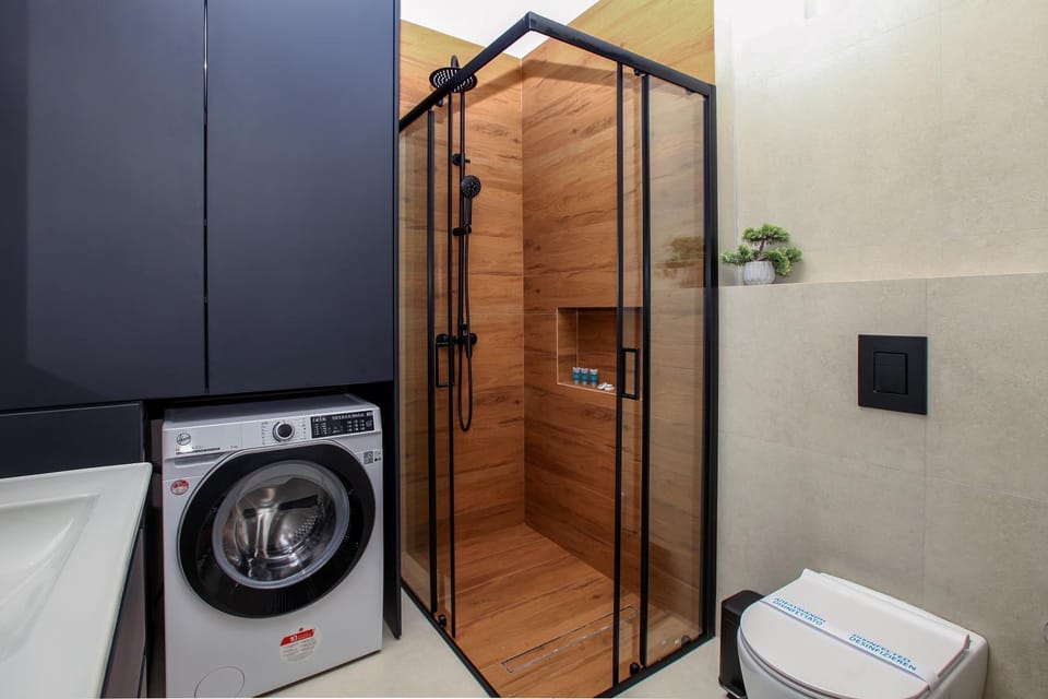 Defner Tzo's Modern Apartment Apartment in Athens