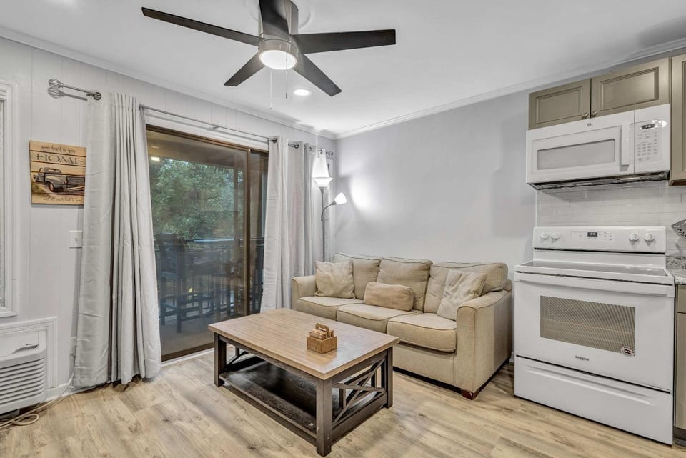 Seaside Sanctuary - Villa Steps from Beach Apartment in South Forest Beach