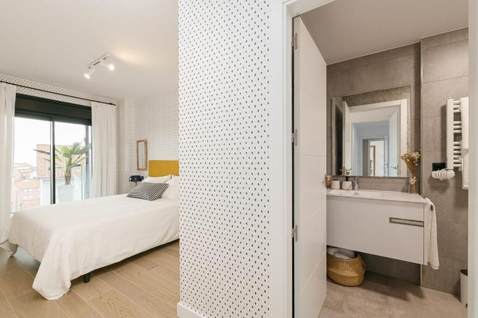 EXCLUSIVO APARTAMENTO con PISCINA, AMPLIA TERRAZA y GARAJE en PORTONOVO Apartment in Portonovo