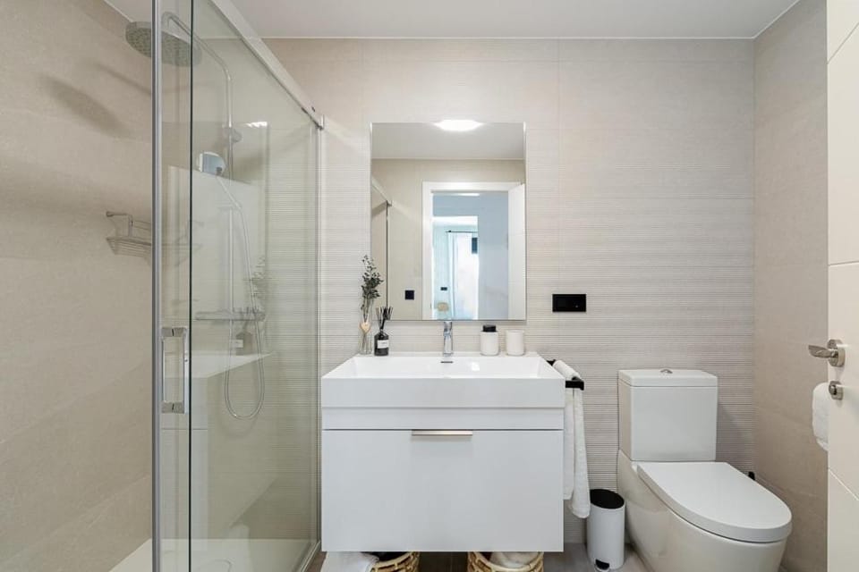 EXCLUSIVO APARTAMENTO con PISCINA, AMPLIA TERRAZA y GARAJE en PORTONOVO Apartment in Portonovo