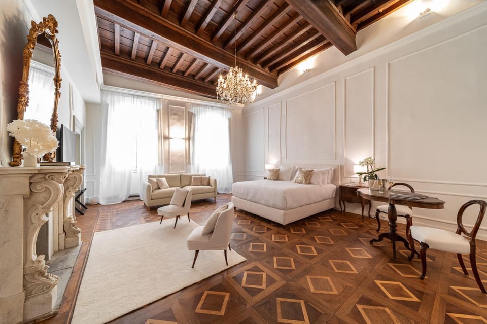 Bed, Photo of the whole room, Seating area, Bedroom