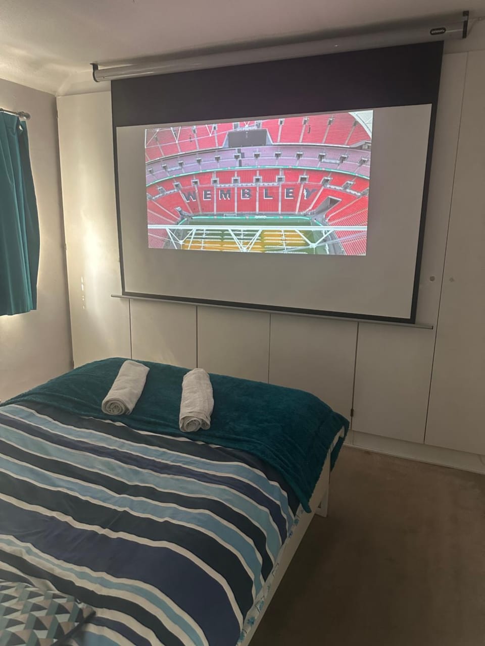 Private Cinema room minutes from Wembley stadium Vacation rental in Wembley