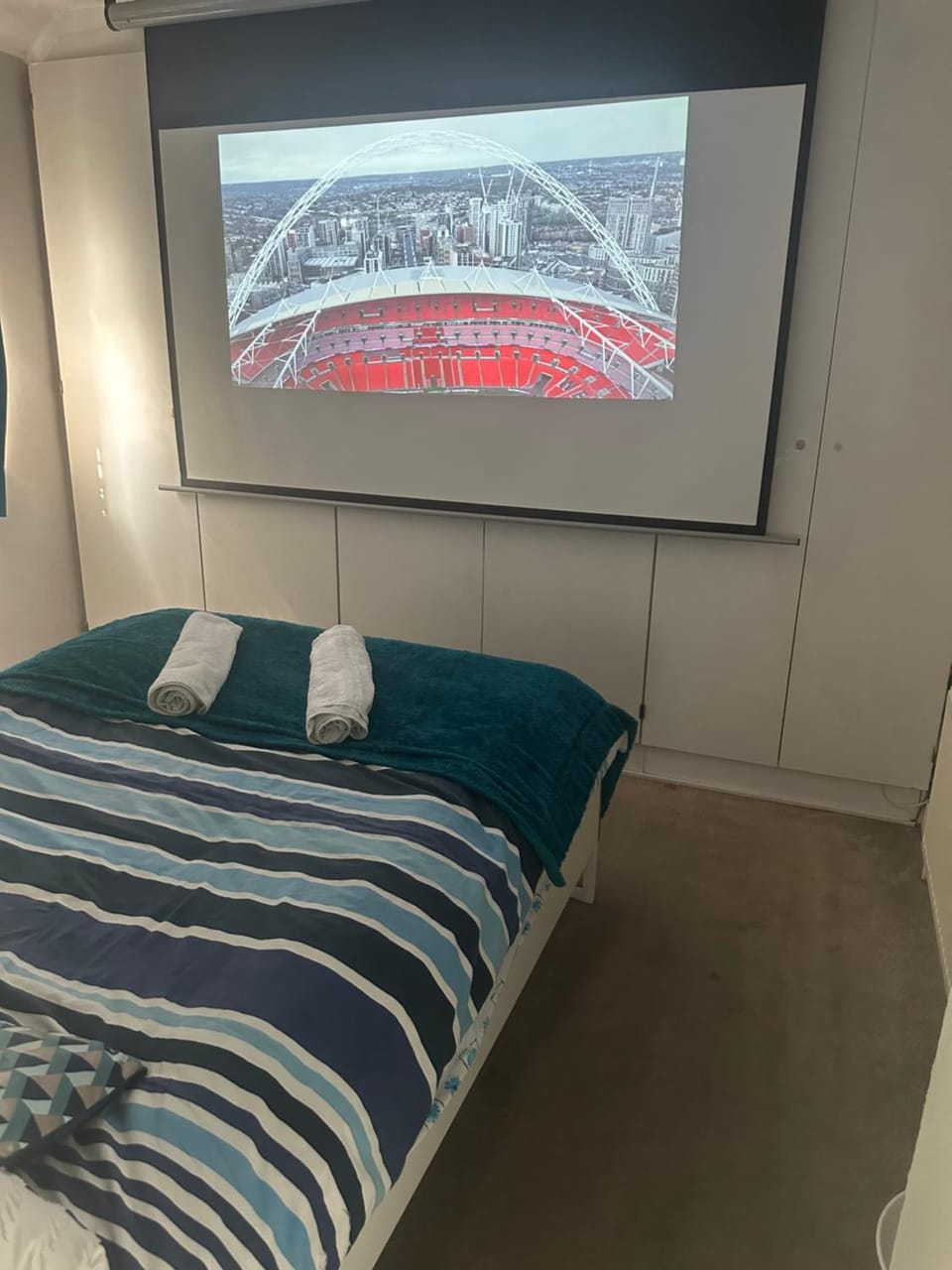 Private Cinema room minutes from Wembley stadium Vacation rental in Wembley