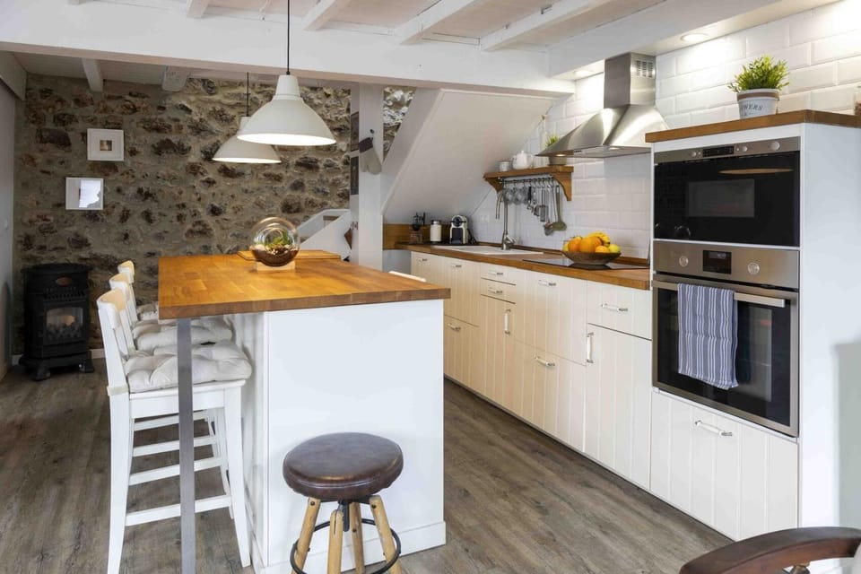 Coffee/tea facilities, Kitchen or kitchenette, Dining area, dishwasher, oven, pet friendly, toaster