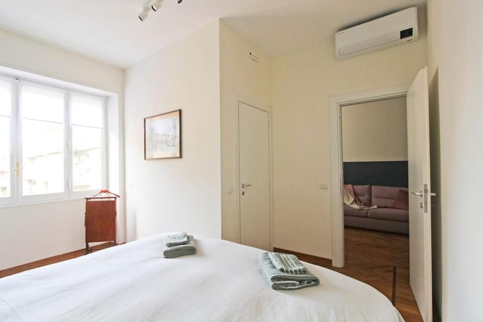 Bedroom, towels