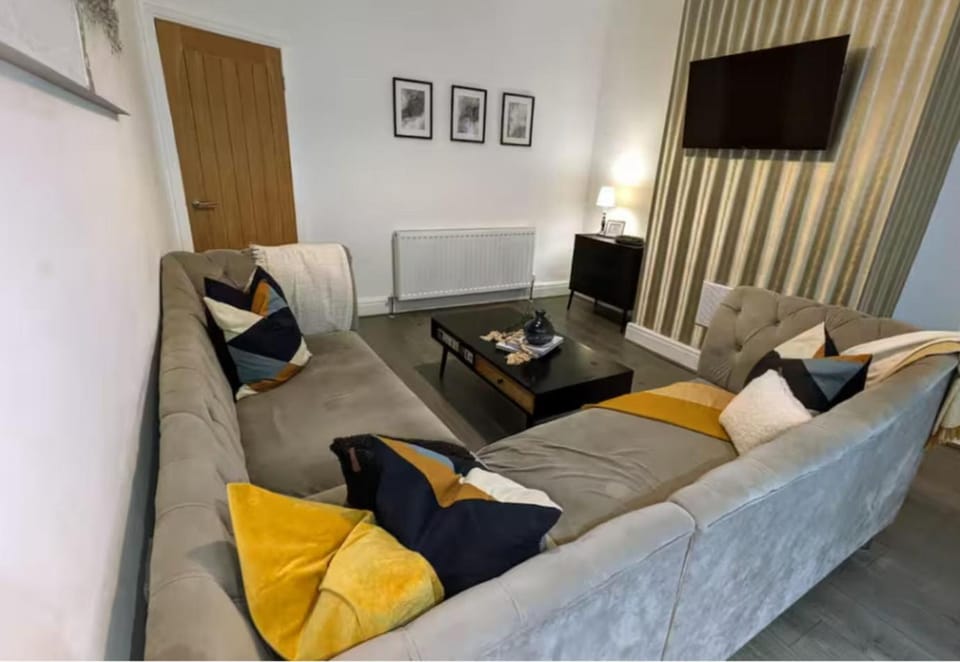 Property building, Communal lounge/ TV room, TV and multimedia, Living room